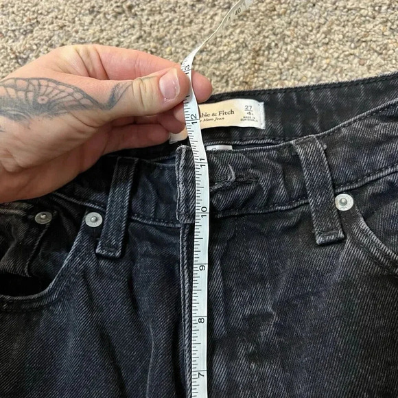 Abercrombie & Fitch Black High Rise Mom Curve Love Jeans Womens 27 4R Distressed - Picture 6 of 12